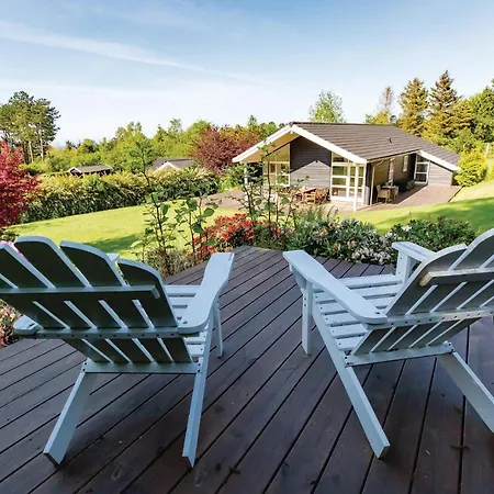 Three-bedroom Holiday In Casa vacanze