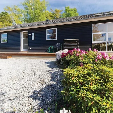 Three-bedroom Holiday In Casa vacanze