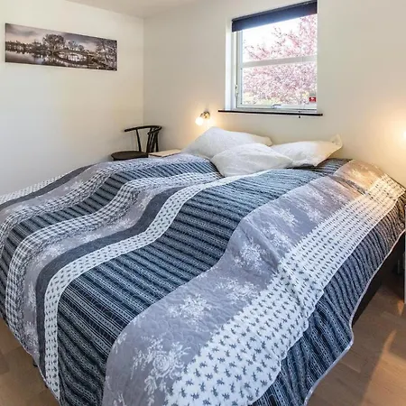 Three-bedroom Holiday In Fårevejle